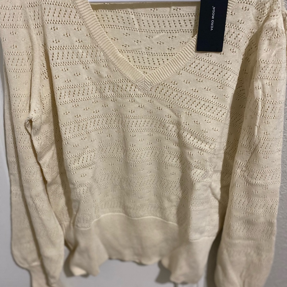 Vero Moda Elegant Cream V-Neck Sweater